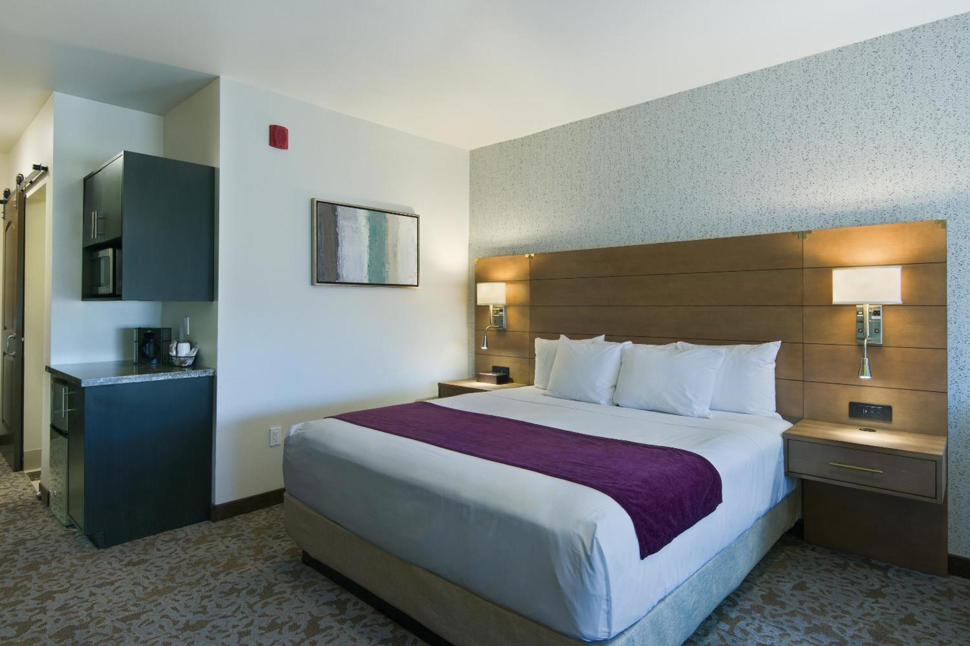 Oxford Suites Sonoma - Rohnert Park Room photo
