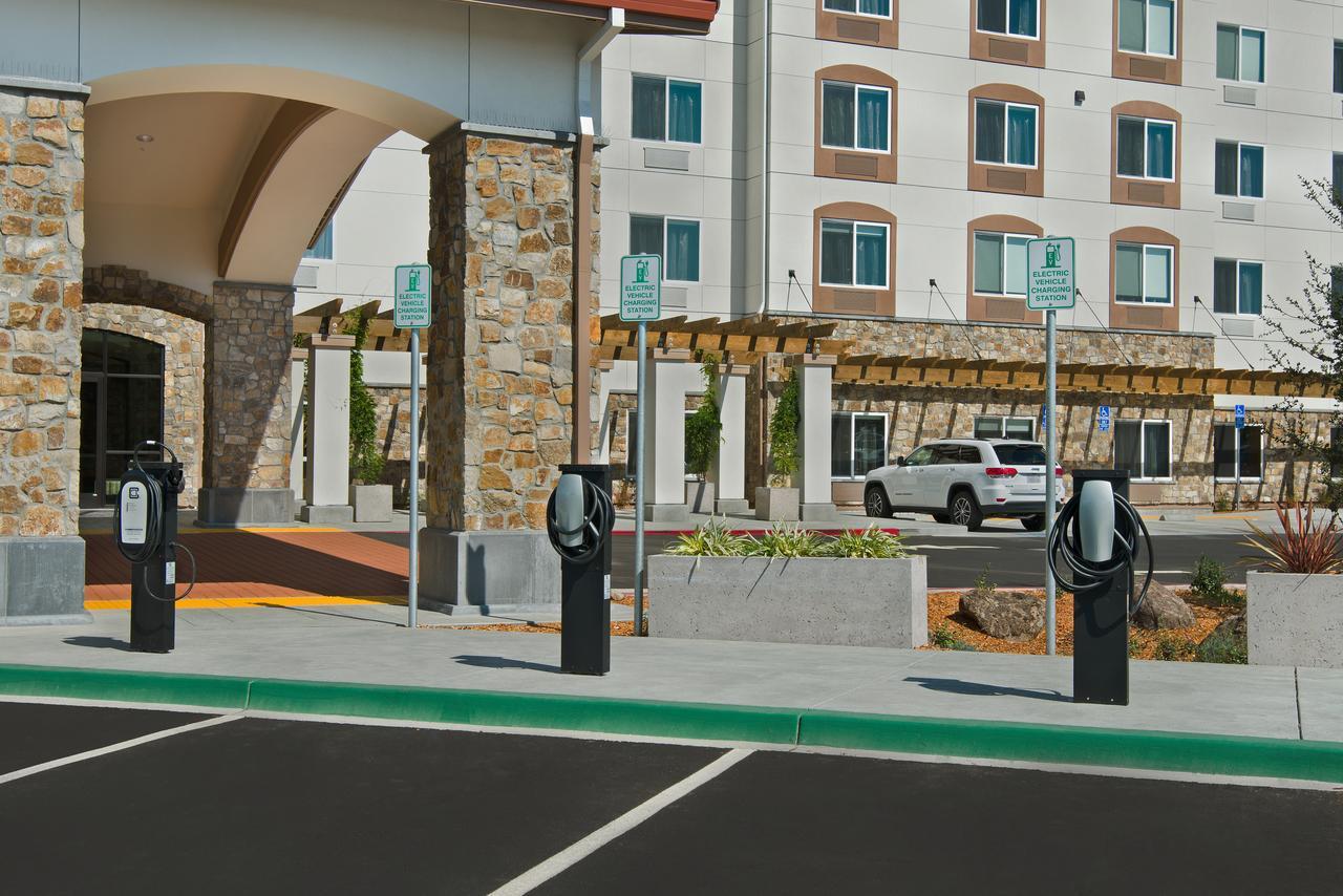 Oxford Suites Sonoma - Rohnert Park Exterior photo